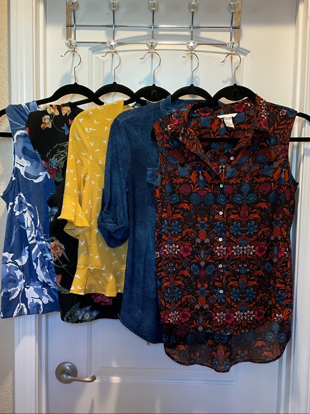 Lot of 5: size M, 6, Sleeveless, 3/4 sleeve, floral, bird print, tops, blouse.